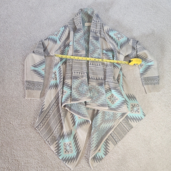 Geometric Patterned, Cascading Cardigan - Picture 10 of 12